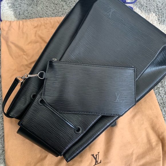 🖤RARE🖤 LV Epi Backpack sling In Noir - Picture 6 of 8